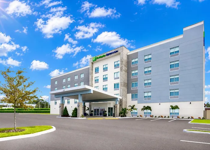 Holiday Inn Express & Suites Tampa Stadium - Airport Area By Ihg